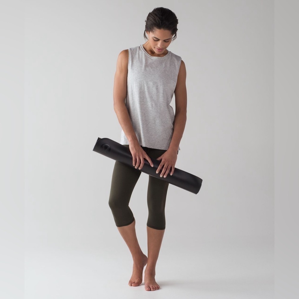 Lululemon Reveal Crop (15") - Picture 4 of 10
